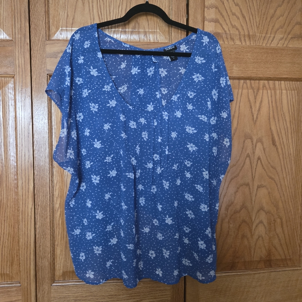 Torrid Sheer Flowy Blue Floral Plus Size Blouse Like New